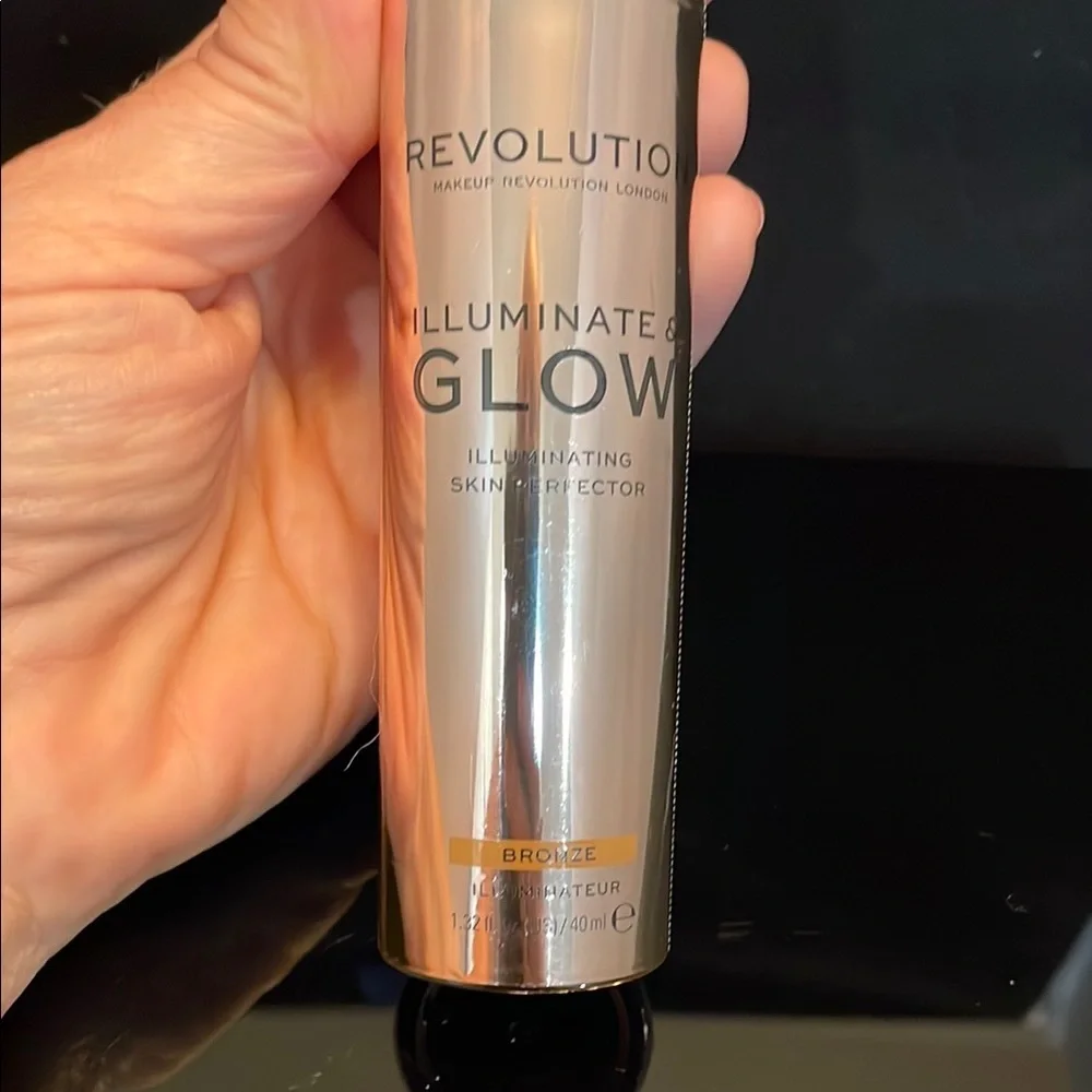 Revolution Illuminate Glow Skin Perfecting in Bronze